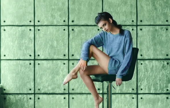 Pose, background, feet, model, chair, sweater