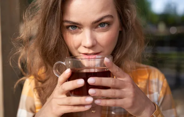 Look, girl, close-up, face, hands, mug, Maria Kudryavtseva, Sergey Gorshenin