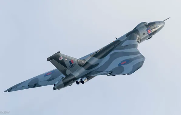 Picture the sky, the plane, bomber, Avro Vulcan, XH558
