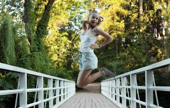 Picture JUMP, BROWN hair, GIRL, BRIDGE, PERILLA