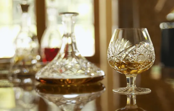 Picture reflection, table, blur, whiskey, glass, decanter, whisky