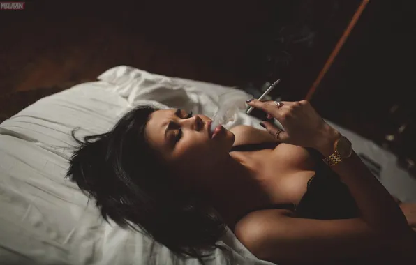 Gold, ideal, smoke, watch, cigarette, bed, The mavri, the photo of the girl
