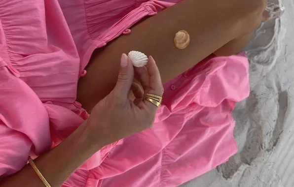 Girl, dress, shell, bracelet, slender legs, tanned legs, a ring on your finger