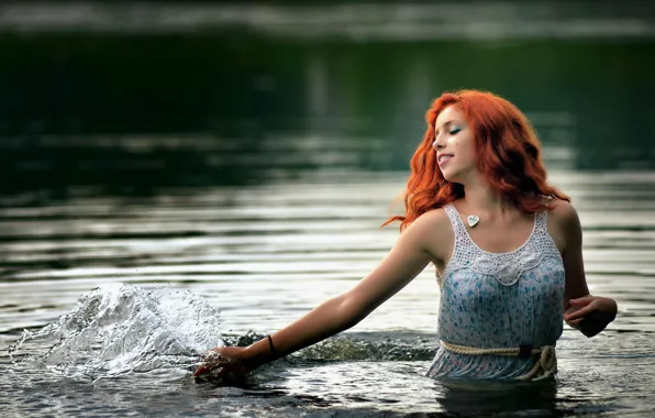 Splash, redhead, in the water, Ira