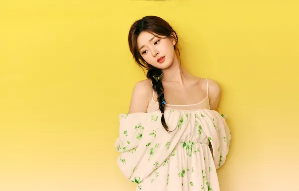 Picture pose, actress, Asian, yellow background, beautiful girl, sundress, Zhao Lusi, Zhao Lusi