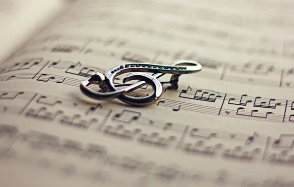 Picture notes, key, book, violin