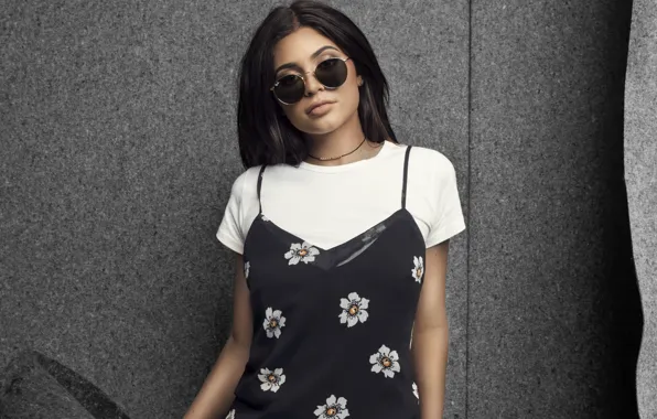 Picture girl, glasses, celebrity, Kylie Jenner