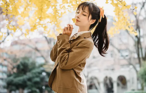 Autumn, leaves, the sun, model, portrait, hands, makeup, brunette