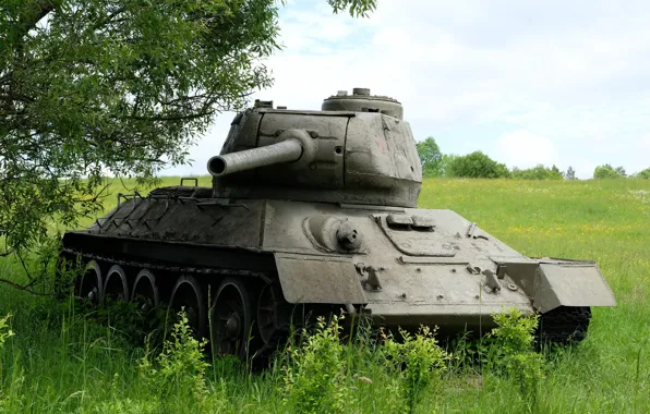 The red army, medium tank, T-34-85