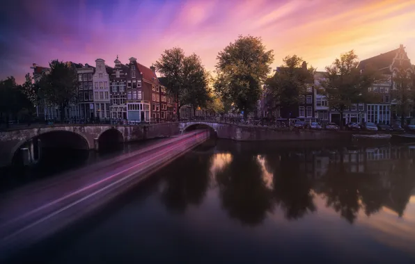 Picture light, the city, excerpt, channel, Netherlands