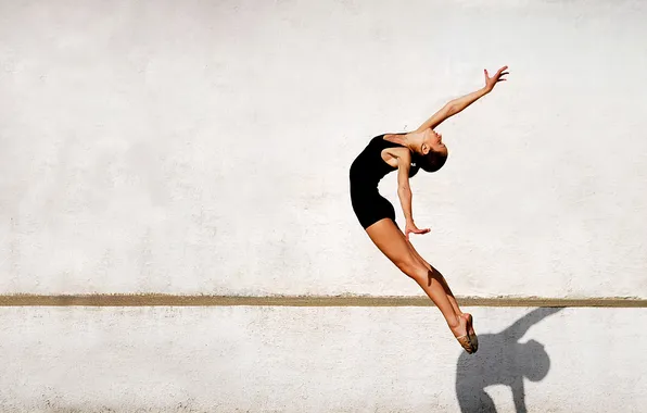 Picture BODY, JUMP, BROWN hair, SPORT, SHADOW, PLASTIC, GYMNASTICS