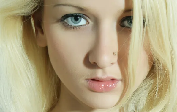 Picture face, piercing, blonde