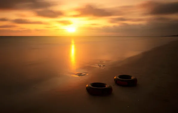 Beach, circles, cylinders