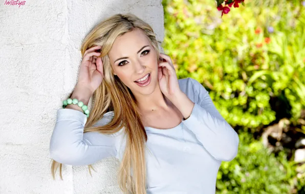 Smile, blonde, actress, Sophia Knight, adult