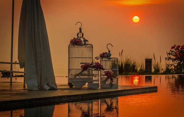 The sun, sunset, wedding, bouquets