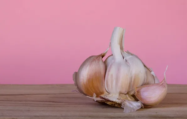 Macro, teeth, spices, garlic