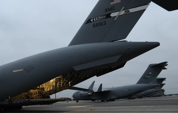 Picture aircraft, the airfield, C-17 Globemaster III, military transport