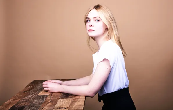 Picture Elle Fanning, El Fanning, at the photo shoot for the film, Sidney Hall, "Sidney Hall"