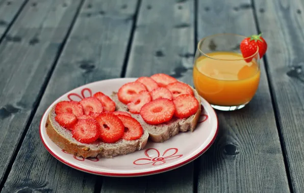Strawberry, juice, bread