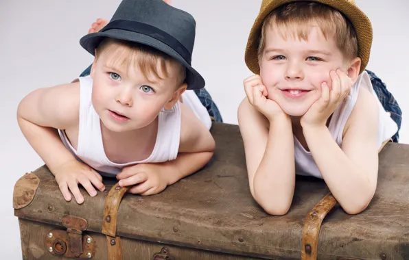 Smile, child, hat, suitcase, friends, hat, boy, boys