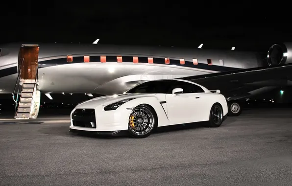 Picture the plane, airport, Nissan, nissan gtr