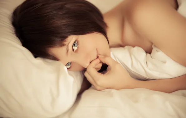 Picture eyes, girl, tenderness, bed, waiting