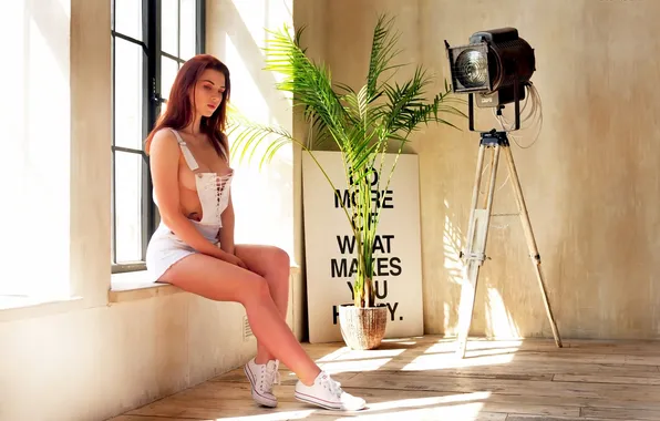 Chest, sexy, pose, model, shorts, plant, sneakers, makeup