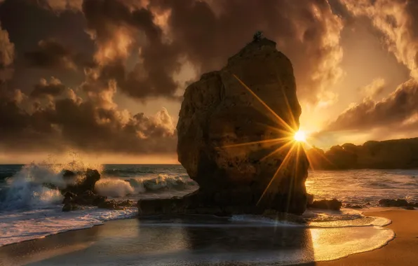 Picture sea, the sky, the sun, clouds, rays, stones, rocks, dawn