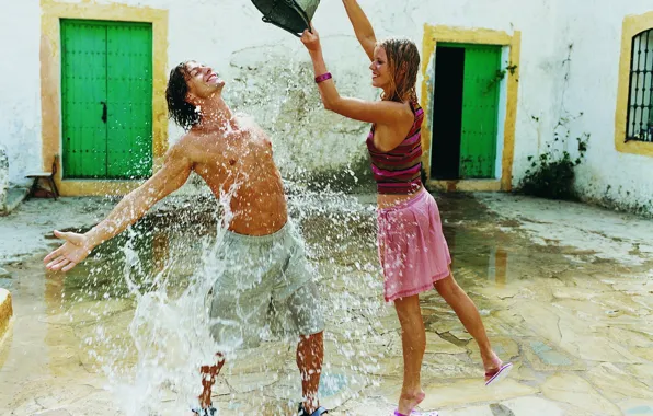 GIRL, WATER, DROPS, SQUIRT, SMILE, BUCKET, GUY, LAUGHTER