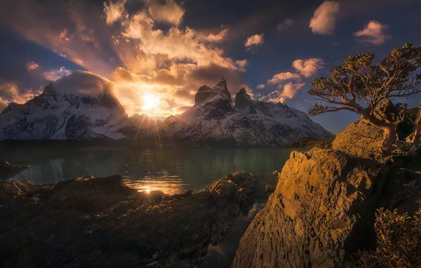 The sky, the sun, clouds, rays, light, snow, sunset, mountains