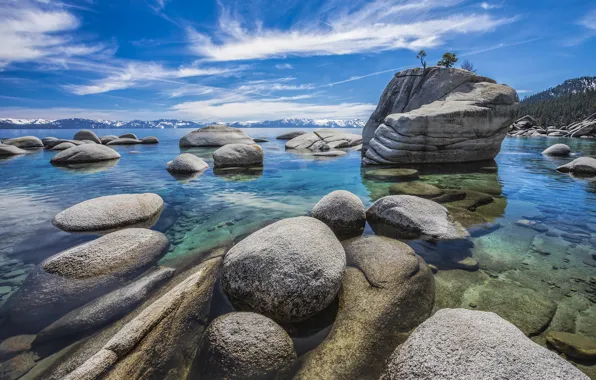 Sea, stones, boulders