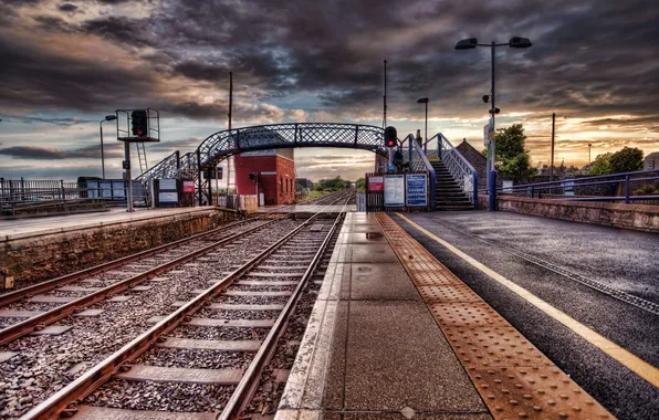 Picture the sky, the city, Carnoustie Railway bridge.railroad