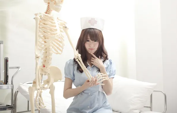 Picture girl, face, hair, skeleton, form, hospital