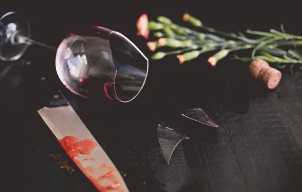 Fragments, bouquet, knife, tube, glass