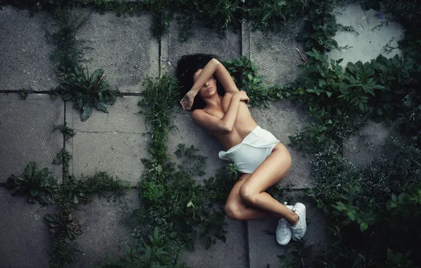 Grass, girl, naked, plate
