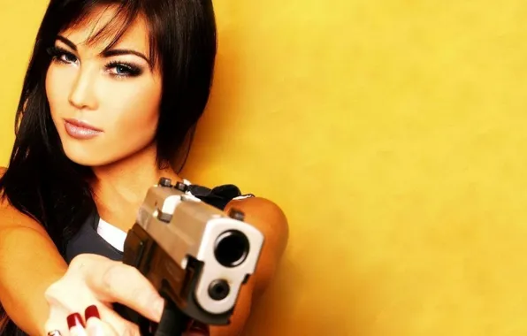Picture look, gun, background, Girls, beautiful girl