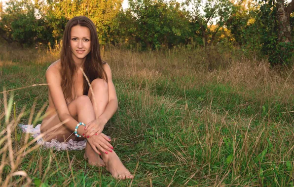 Girl, Grass, Look, Smile, Model, day, Face, Hands