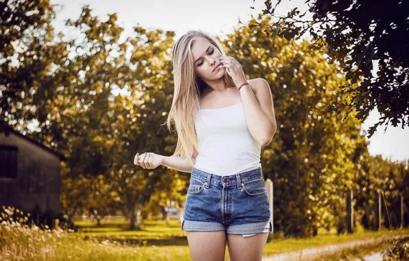 Picture White, Autumn, Yellow, Jeans, Trees, Shorts, Mike, Marta G