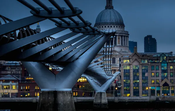 Picture bridge, England, London, Cathedral, the dome