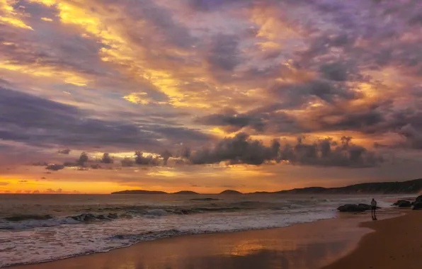 Picture sea, the sky, clouds, mountains, stones, people, the evening