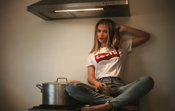 Makeup, pan, sponge, Laurent KC, Levi's