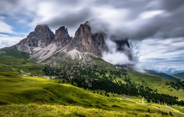 Picture greens, clouds, mountains, fog