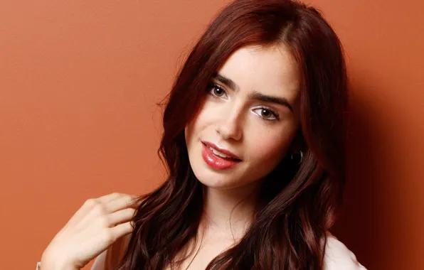 Picture actress, brunette, Lily Collins