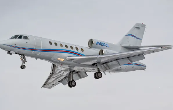 The plane, grey background, chassis