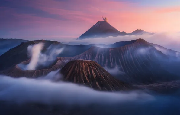 Picture fog, smoke, volcanoes, Java, the volcano Bromo, Tanger