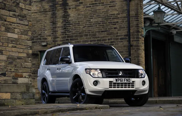 pajero sport white wallpaper