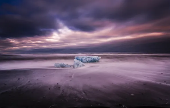 Winter, the ocean, shore, floe, Scandinavia, South Iceland
