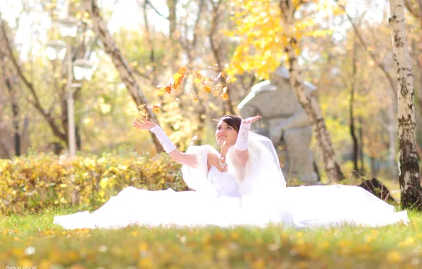 Picture autumn, girl, happiness, foliage, sitting, the bride