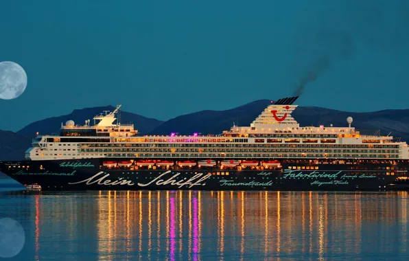 The evening, liner, cruise