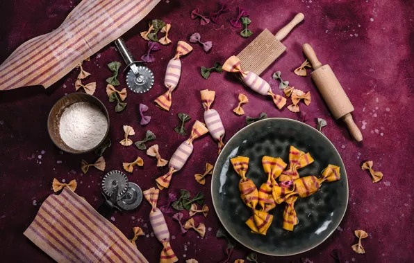 Table, candy, bows, placer, knives, flour, the dough, cooking